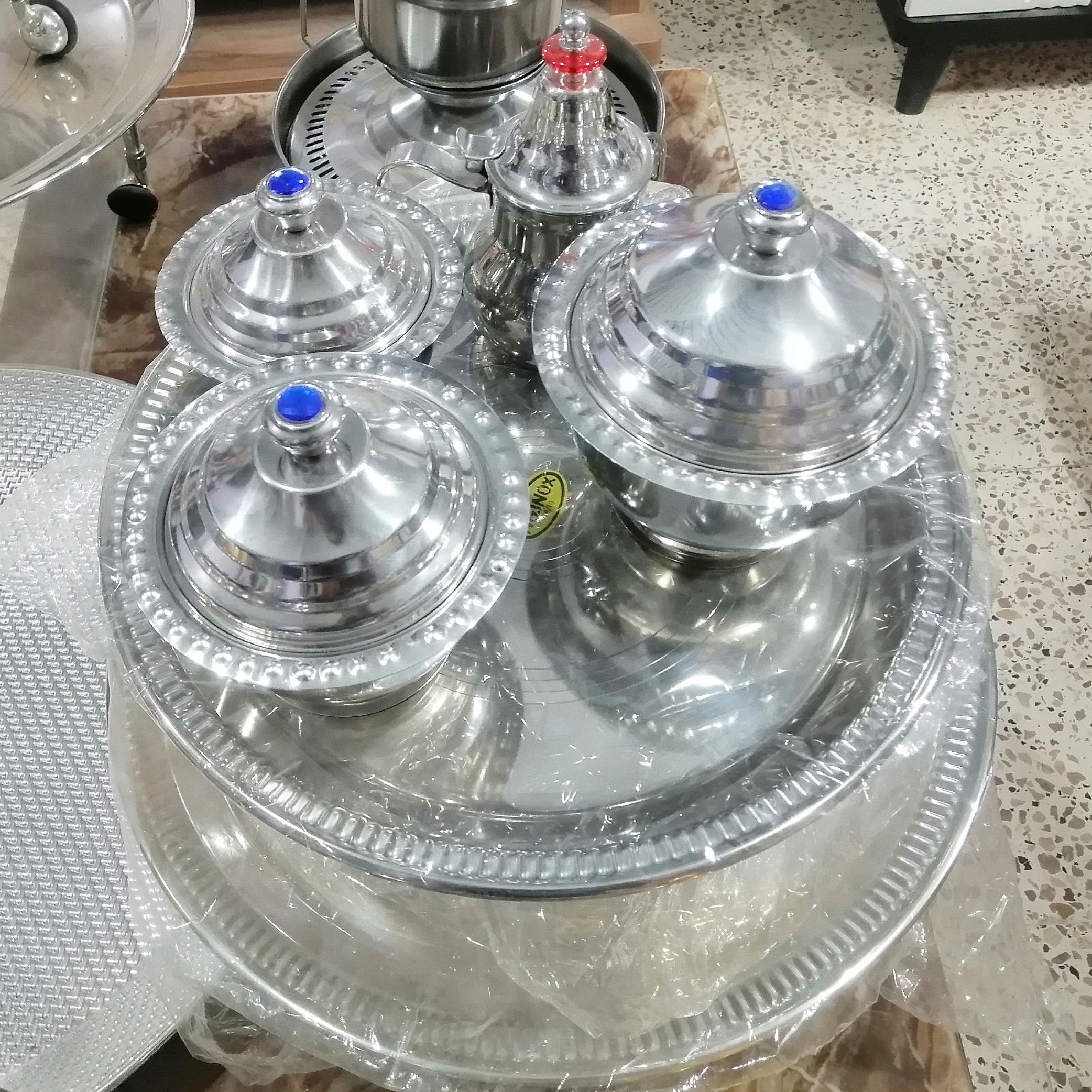 Juego de Té completo (dos bandejas, tetera, tres latas)